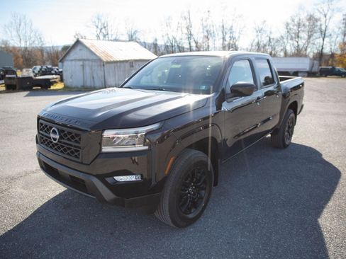 Used 2023 Nissan Frontier SV w/ Midnight Edition Package image 8