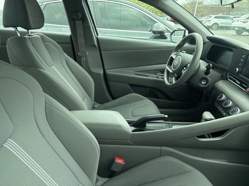 Used 2024 Hyundai Elantra SE image 7