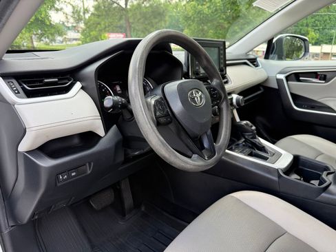 Used 2020 Toyota RAV4 XLE FWD image 22
