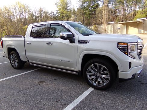 Used 2025 GMC Sierra 1500 Denali AWD/4WD image 5