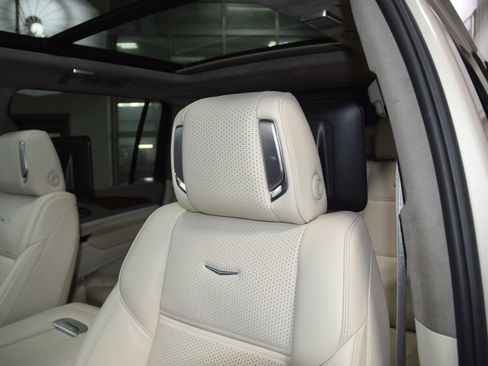 Used 2024 Cadillac Escalade ESV Sport Platinum w/ LPO, ONYX Package image 41