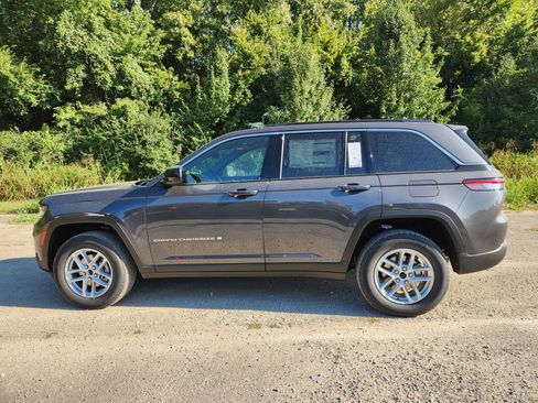 New 2025 Jeep Grand Cherokee Laredo AWD/4WD image 16