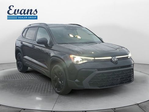 New 2026 Volkswagen Taos SE FWD image 9