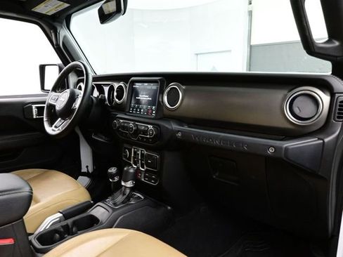 Used 2019 Jeep Wrangler Unlimited Rubicon AWD/4WD image 17