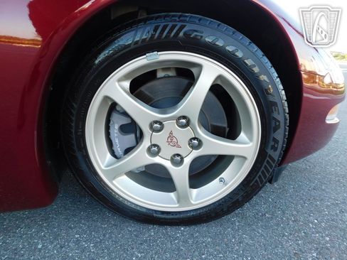 Used 2003 Chevrolet Corvette 50th Anniversary Edition w/ Preferred Equipment Group1 image 38