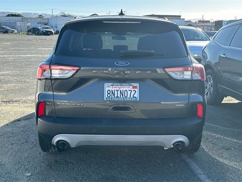 Used 2020 Ford Escape Titanium image 4