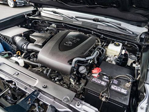 Used 2020 Toyota Tacoma TRD Off-Road image 32