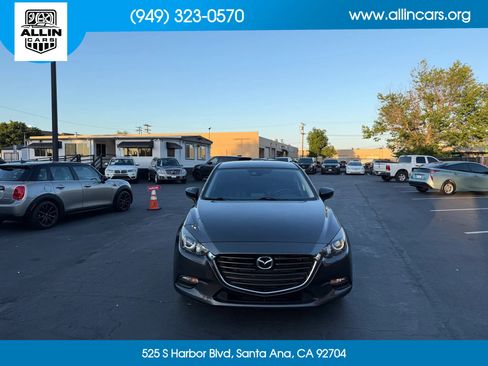 Used 2018 MAZDA MAZDA3 Touring FWD image 2