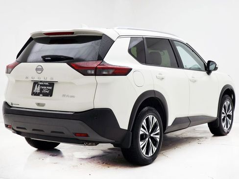 Used 2023 Nissan Rogue SV w/ SV Premium B Package image 8