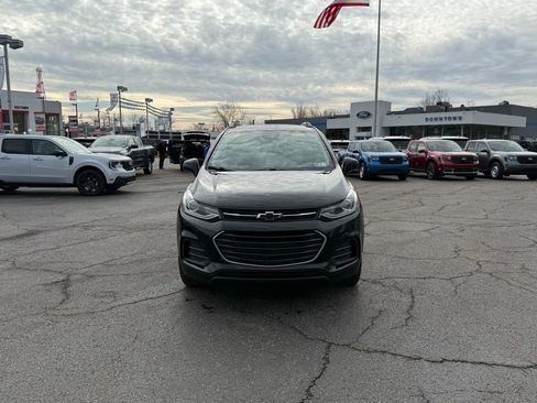 Used 2022 Chevrolet Trax LT w/ Midnight Edition image 8