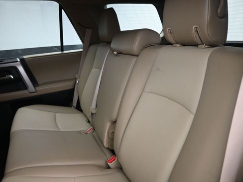 Used 2016 Toyota 4Runner SR5 Premium image 18