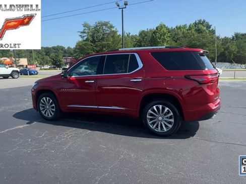 Used 2023 Chevrolet Traverse Premier FWD image 6