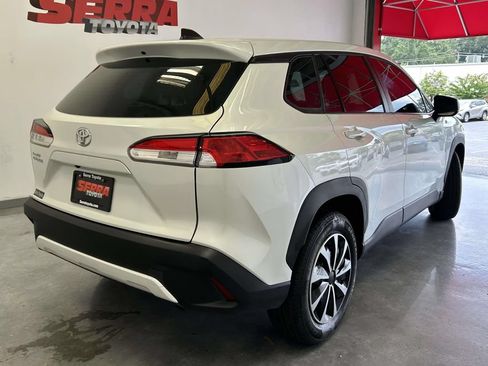 Used 2022 Toyota Corolla Cross L FWD image 3