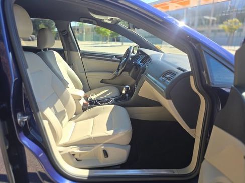 Used 2017 Volkswagen e-Golf SEL Premium image 24