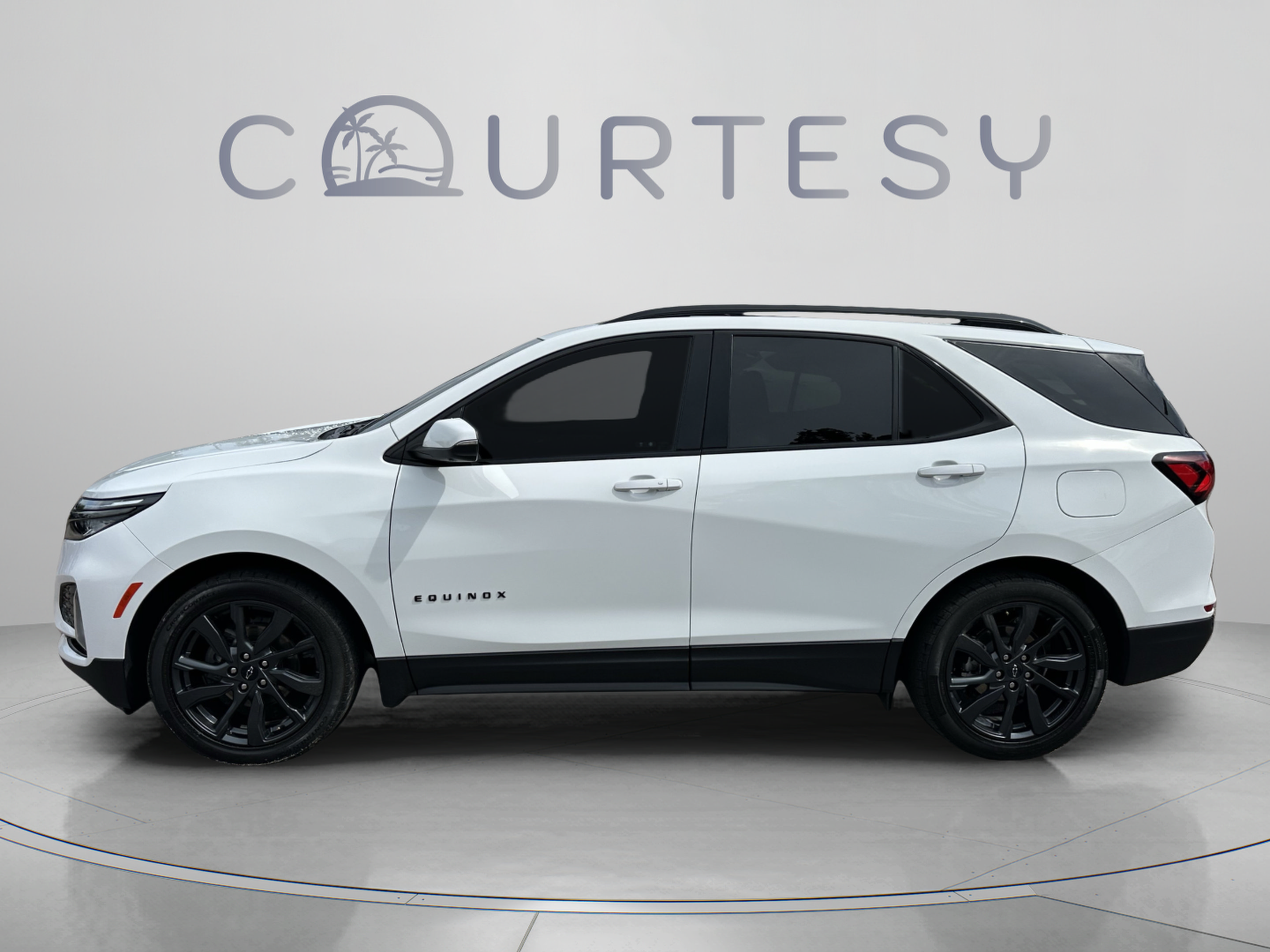 Used 2023 Chevrolet Equinox RS w/ RS Leather Package FWD image 2