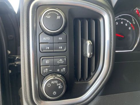 Used 2019 Chevrolet Silverado 1500 LT Trail Boss AWD/4WD image 17