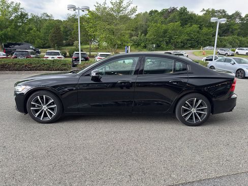 Used 2022 Volvo S60 B5 Momentum w/ Protection Package Premier AWD/4WD image 4