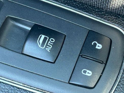 Used 2017 Dodge Charger SE RWD image 32