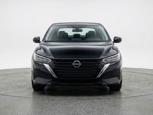 Used 2025 Nissan Sentra SV image 2