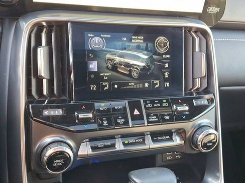 Used 2023 Lexus LX 600 4WD w/ Luxury Package image 17