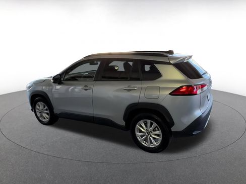 Used 2025 Toyota Corolla Cross LE image 10