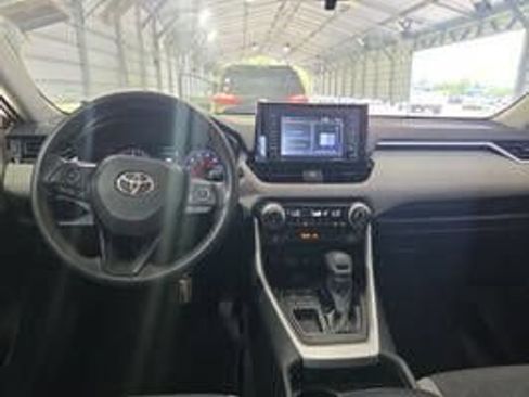 Used 2021 Toyota RAV4 XLE FWD image 4