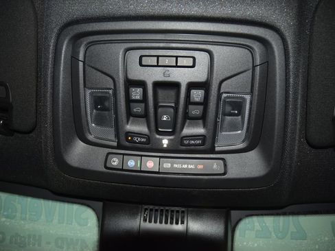 Used 2024 Chevrolet Silverado 1500 High Country w/ High Country Premium Package AWD/4WD image 54