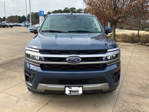 Used 2022 Ford Expedition XLT image 2