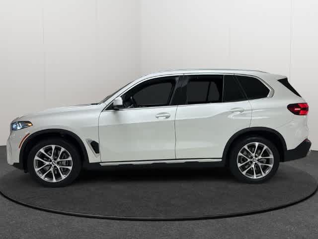 Used 2024 BMW X5 xDrive40i w/ Premium Package AWD/4WD image 3