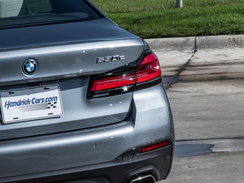 Certified 2022 BMW 530e w/ Premium Package image 7