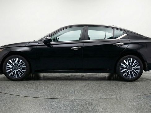 Used 2025 Nissan Altima 2.5 SV image 5