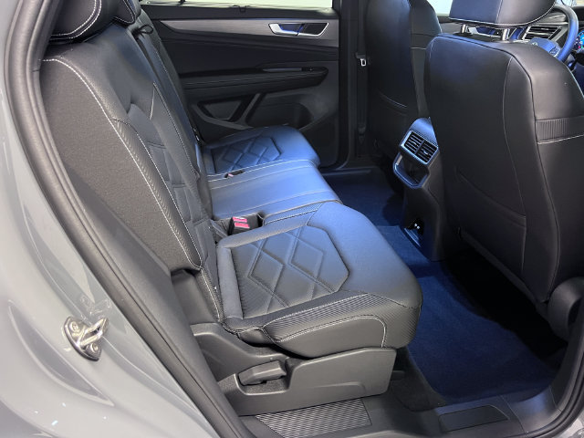 Certified 2026 Volkswagen Atlas Cross Sport SE w/ Panoramic Sunroof Package FWD image 13