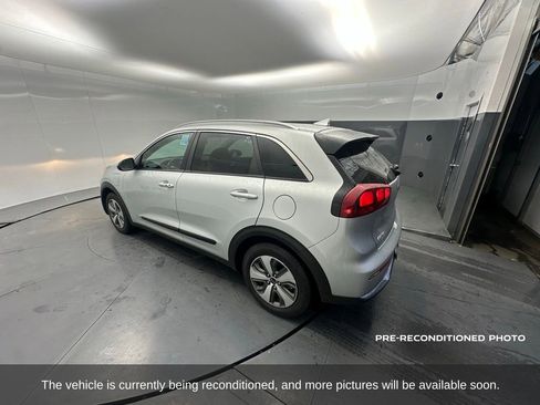 Used 2019 Kia Niro LX image 3