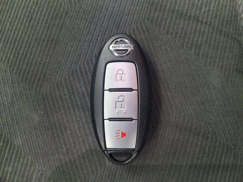 Used 2016 Nissan Rogue SV AWD/4WD image 32