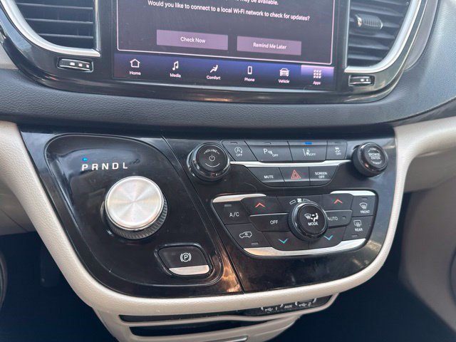 Used 2022 Chrysler Pacifica Touring-L FWD image 21
