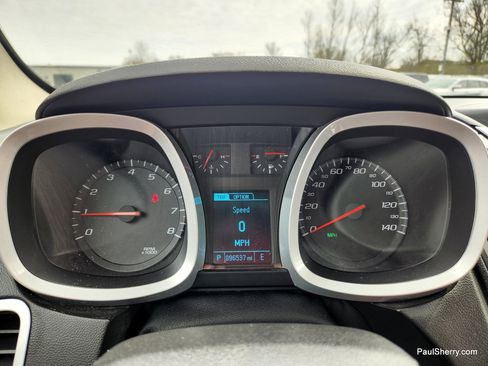 Used 2017 Chevrolet Equinox LT image 38