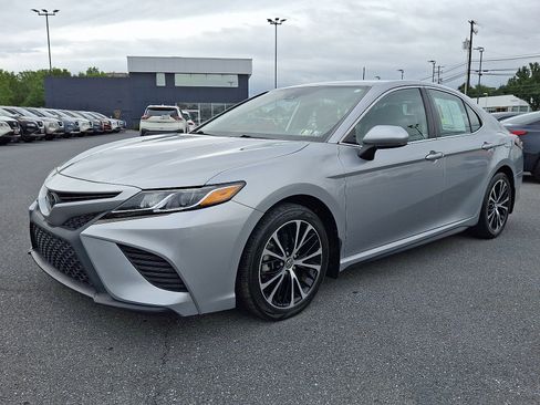 Used 2019 Toyota Camry image 3