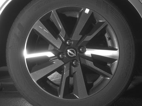Used 2025 Nissan Versa SV FWD image 15