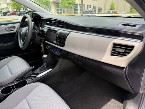Used 2015 Toyota Corolla LE FWD image 20