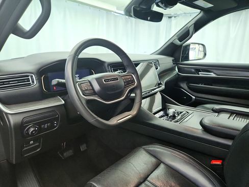 Used 2023 Jeep Wagoneer L Series II AWD/4WD image 9