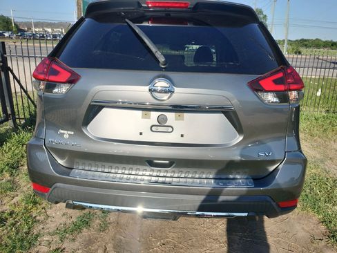 Used 2018 Nissan Rogue SV FWD image 2