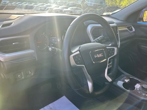 Used 2023 GMC Acadia SLE w/ Driver Convenience Package image 6
