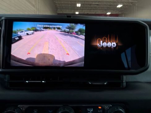 Used 2025 Jeep Wrangler Unlimited Sport AWD/4WD image 30