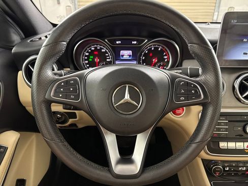 Used 2018 Mercedes-Benz GLA 250 image 13