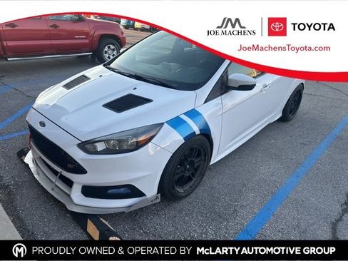 Used 2018 Ford Focus ST image 1
