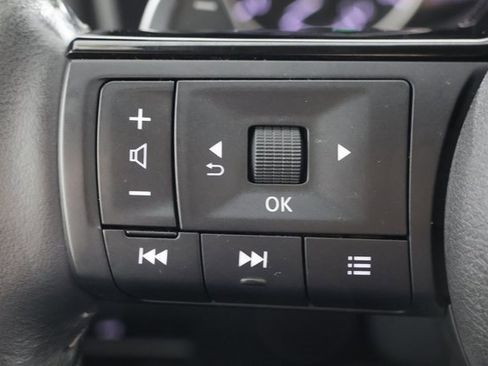 Used 2023 Nissan Rogue SV w/ SV Premium B Package image 11