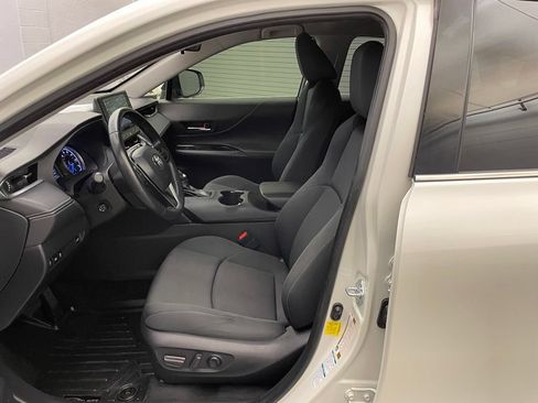 Used 2022 Toyota Venza LE AWD/4WD image 22