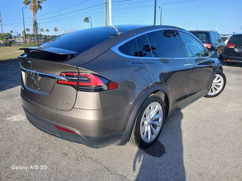 Used 2016 Tesla Model X 90D image 4