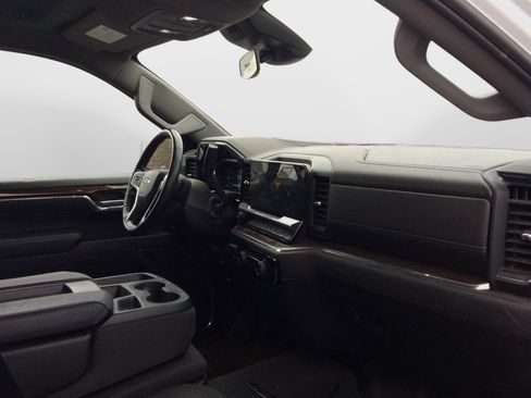 Used 2024 Chevrolet Silverado 1500 LT w/ Z71 Off-Road Package image 10