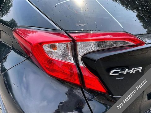 Used 2020 Toyota C-HR XLE FWD image 25